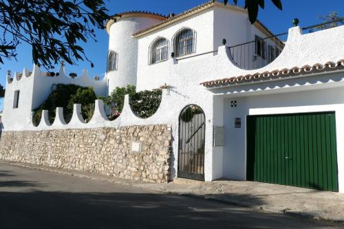 3 bedrooms villa at Benajarafe 300 m away from the beach with sea view private pool and enclosed garden