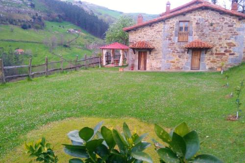 5 bedrooms house with jacuzzi terrace and wifi at La Cavada