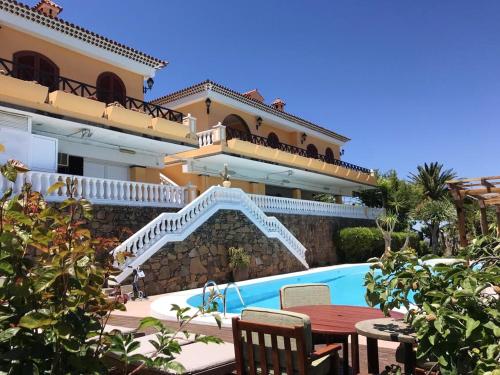 4 bedrooms house with shared pool enclosed garden and wifi at Tejeda