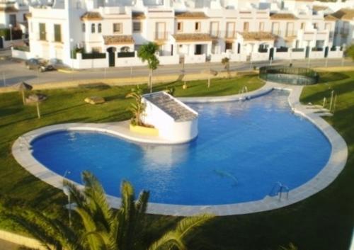 2 bedrooms house with shared pool and furnished terrace at Chiclana de la Frontera 1 km away from the beach