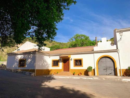 3 bedrooms house with terrace and wifi at Huelma