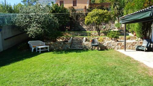 4 bedrooms house with jacuzzi and enclosed garden at O Rosal 2 km away from the beach