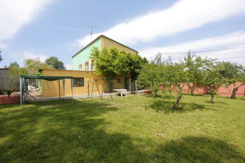 4 bedrooms house with enclosed garden at Touro