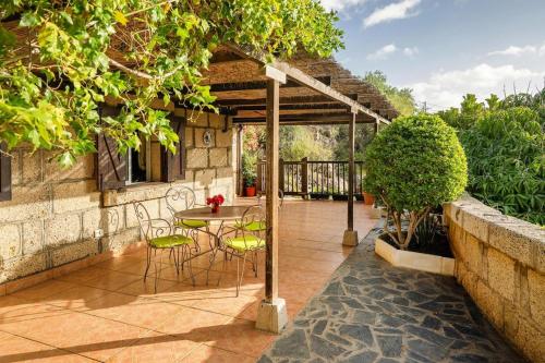 Holiday home in Malpais de Candelaria with a garden