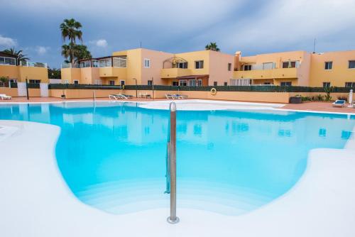 Family Apartment Delfines 2bedroom in Heart of Corralejo- Only 5 min to Sea, with Pool & Wifi by Holidays Home