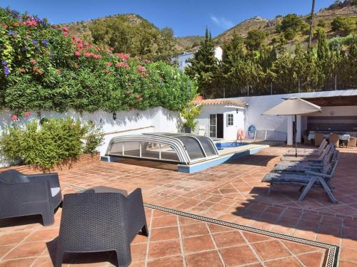 Homely holiday home in Benalmádena with private swimming pool