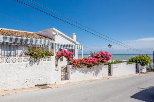 Lets in the Sun Casa Los Claveles