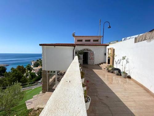 2 bedrooms house at Alicante 100 m away from the beach with sea view and furnished terrace