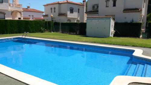3 bedrooms house with shared pool and enclosed garden at Miami Platja