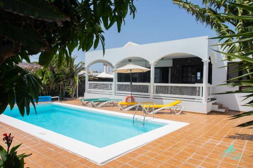 Villa Palmira 3 Bed Villa Close to the Beach