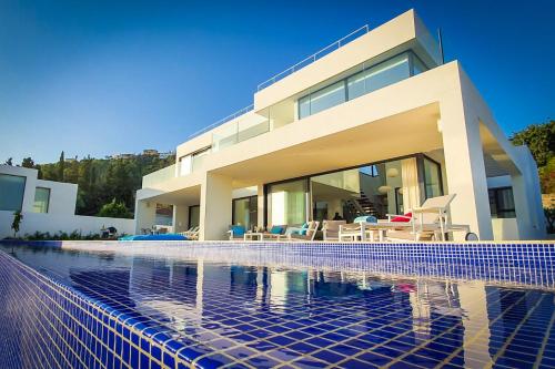 Infinity - Contemporary designed luxury villa in Benalmádena