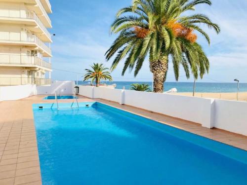 Investingspain Studio beach paradise front sea views swimming pool