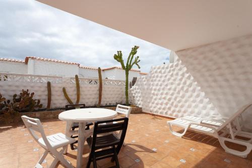 Near the beach with huge terrace, parking and wifi