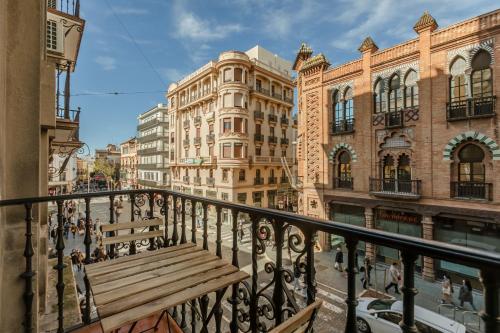 La Campana, con un balcón que te enamorará del ambiente de Sevilla