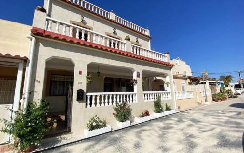 La Marina 4 Bedroom House - Really Great Location!