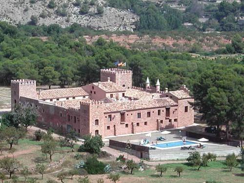 Masia de San Juan - castillo con piscina en plena Sierra Calderona