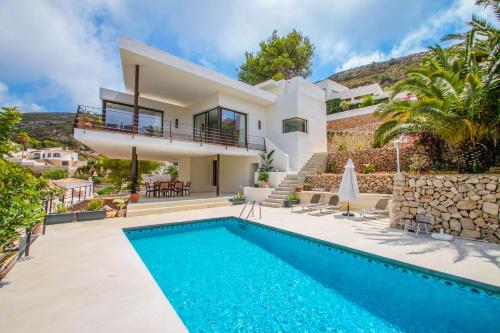 Laja - panoramic hillside holiday house in Moraira