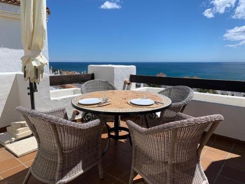Large terrace with spectacular view in Alcaidesa
