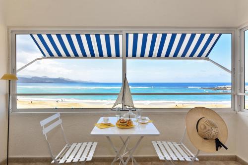 Las Canteras Seafront Apartment