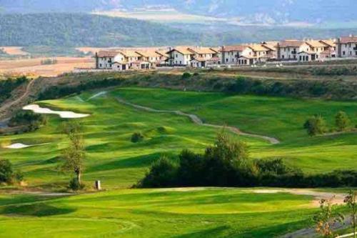 Jacaduplex Golf Y Esqui Pirineos Ideal Para Familias