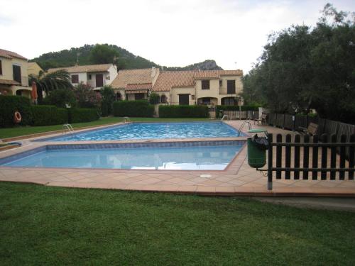 Cozy Holiday Home in L Estartit with Swimming Pool
