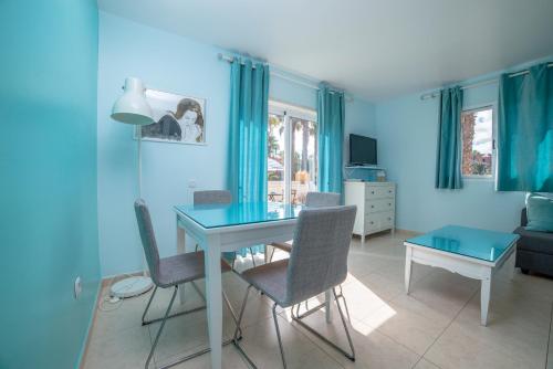 Oasis Royal 11 apartamento vista piscina Corralejo by Lightbooking