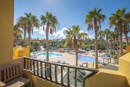 Oasis Royal 14 apartamento vista piscina Corralejo by Lightbooking
