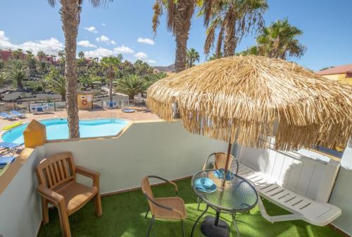 Oasis Royal 12 apartamento vista piscina Corralejo by Lightbooking