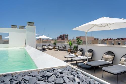 limehome Sevilla Calle Torcuato Luca de Tena