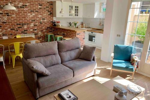 Loft de estilo industrial con garaje