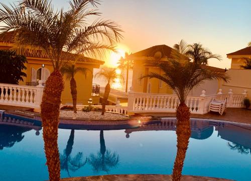 Los Cristianos Beach Front Sunset Villa