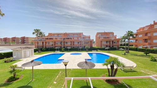 Lovely 2-bed apartment just 200 m from the beach