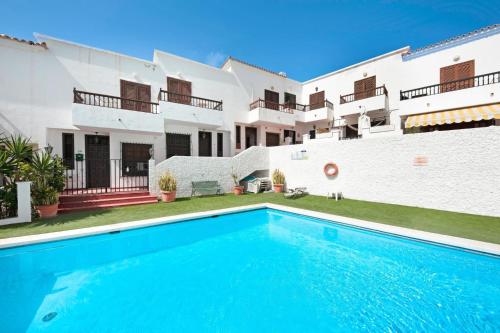 Lovely 2-Bed House with Pool and sea-view Chayofa