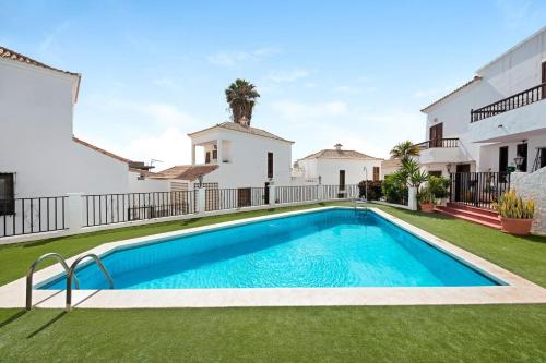 Lovely 2-Bed House with terrace and Pool Chayofa
