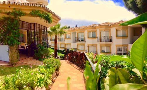 2-Bed Apt 2 km to the beach in Sitio de Calahonda