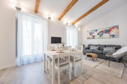 Lovely and bright apartment in the heart of Banyoles