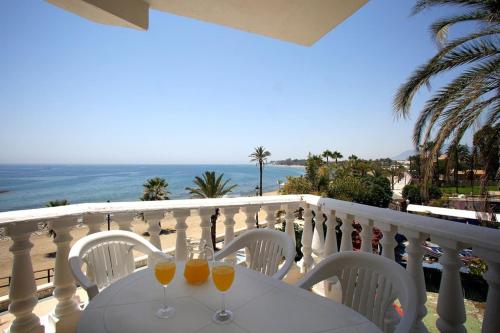 Lovely beachfront apartment Puerto Banus Marbella