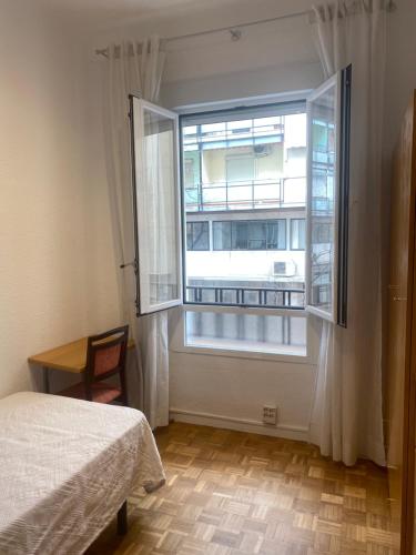 Lovely Bedroom,Big Window,Desk, Only Girls Allowed