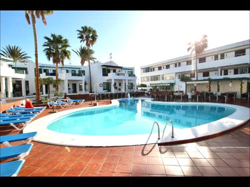 Lovely pool view apartment near beach, Luz y Mar + Vv License