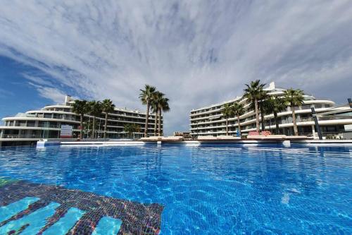 Luxurious apartment next to the sea