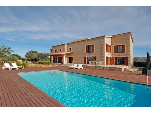 Luxurious country house with pool near the town of Alcudia and the beach