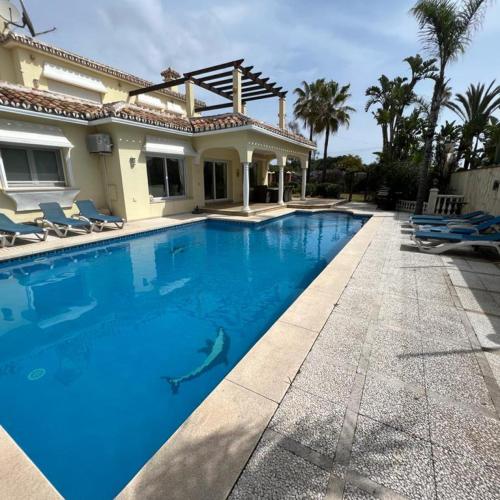 Beautiful villa 30 meters from the beach fantastic sea views