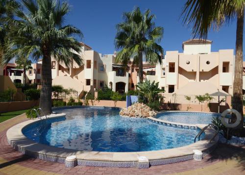 Luxury 2 bed/ 2 bath/ Appt Wi-fi/Air Con/Overlooking Pool/Beautiful Gardens/