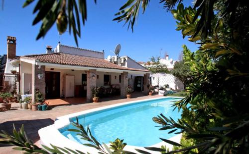 Luxury 2-Bed Villa With Pool And Garden Near Ronda