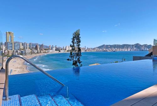 Luxury Apartment with pool by Poniente beach