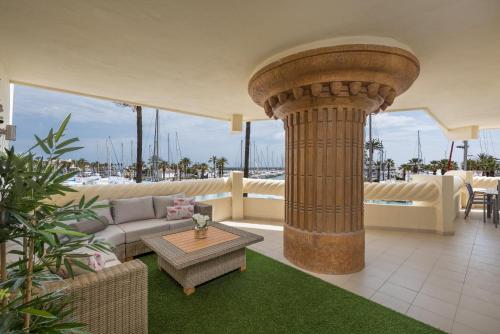 WintowinRentals Luxury and Sea View inside Puerto Marina