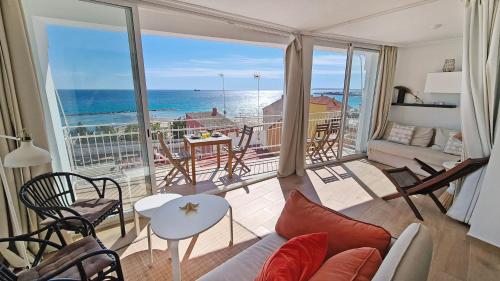 Luxury beachside apartment
