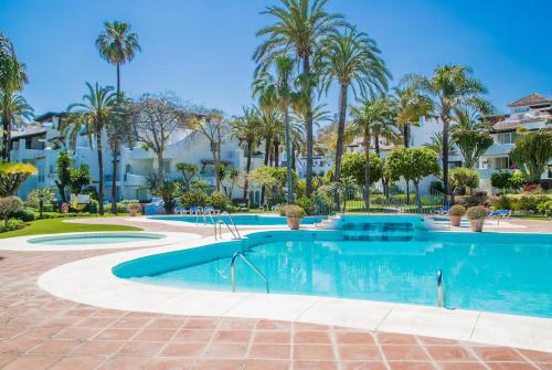 Luxury Duplex Penthouse Alcazaba Beach - Rdr157