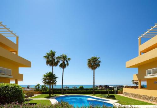 Luxury Front Line Beach Apartment