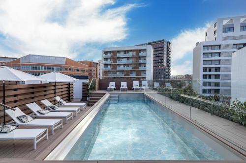 Luxury Loft with a pool heart of poblenou